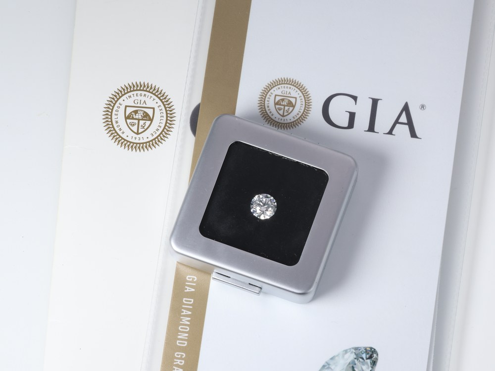 GIA 鑽石鑑定證書